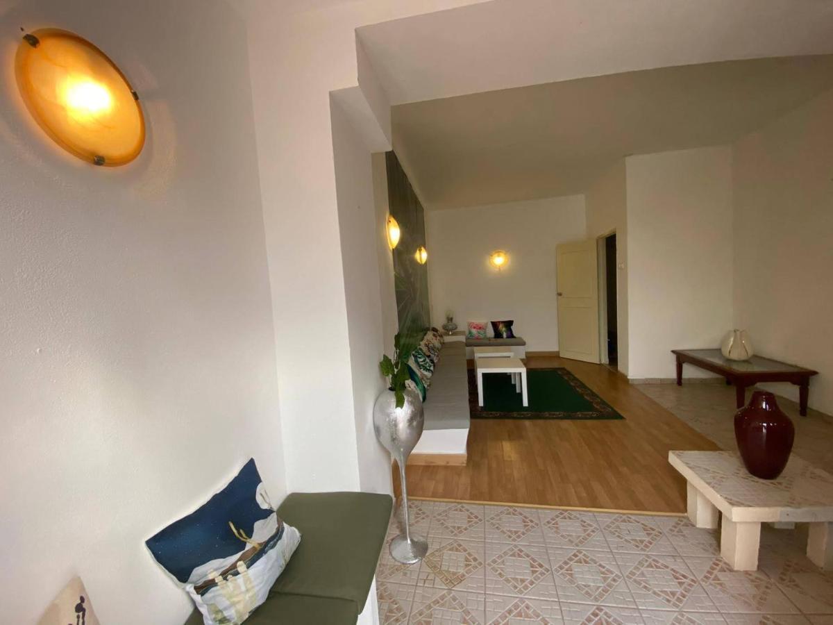 Iguana Guesthouse Lagos Exterior photo